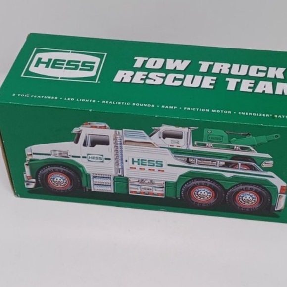 NIB Hess Tow Truck Rescue Team - Picture 1 of 5
